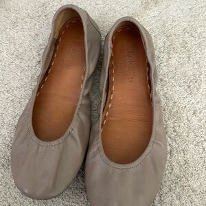 Excellent used condition Tieks taupe ballet flats size 13